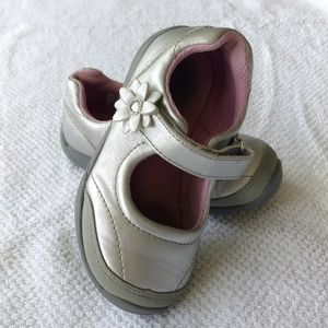 Toddler Stride Rite Silver Mary Jane's Size 7.5c